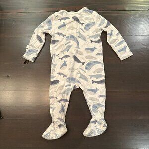 🍼🐳 Angel Dear Footed Baby Sleeper / Onesie – Whales Print 🐳🍼 Size: 3–6 Month